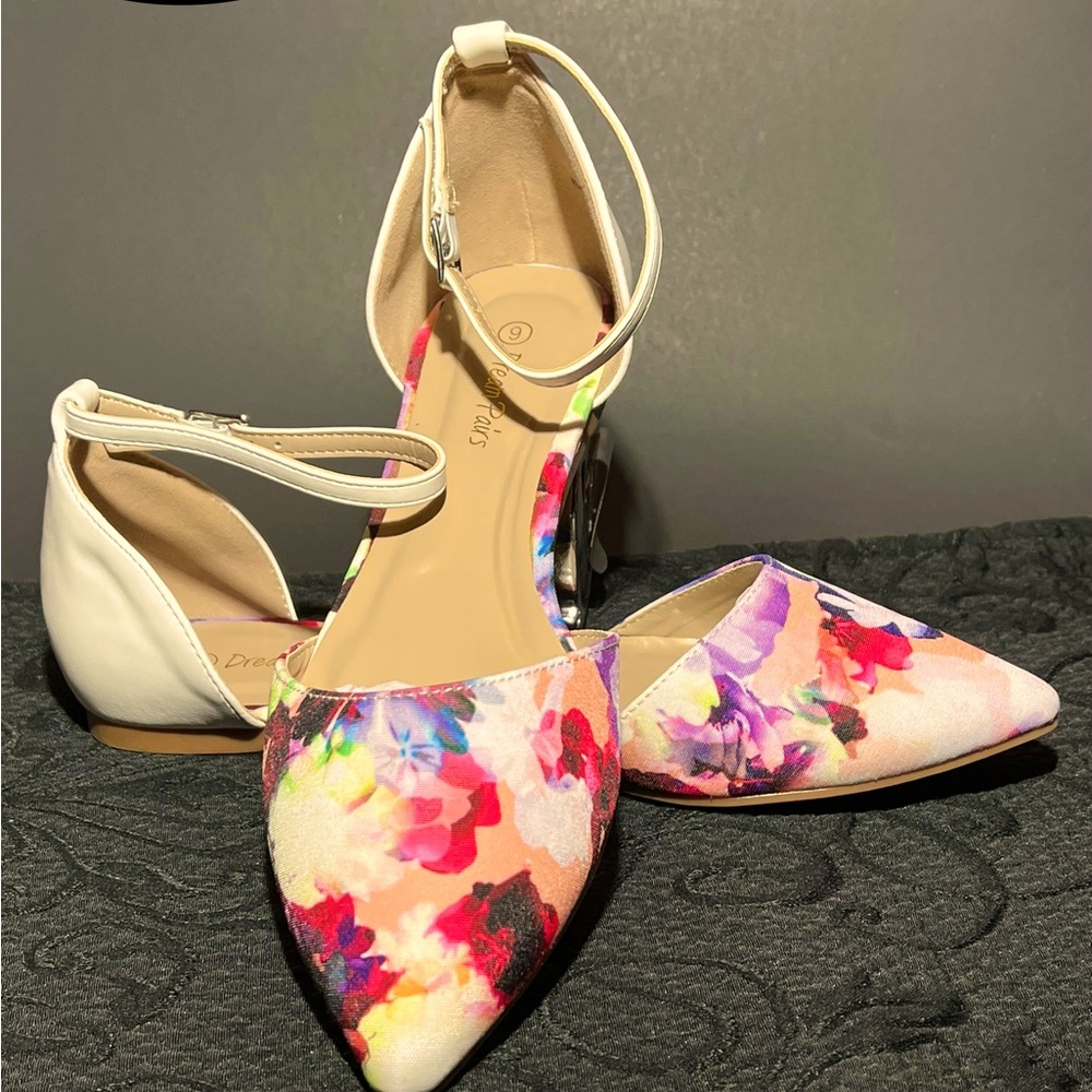 Dream Paris Floral Sandals. Size US 9.